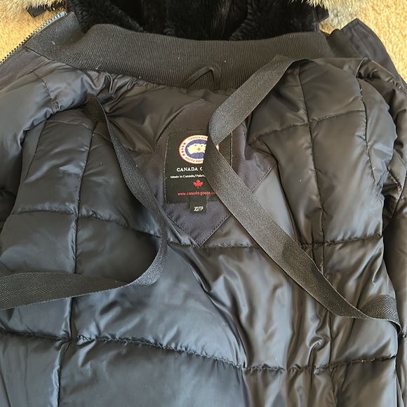 Canada Goose Women’s Shelburne Parka with Fur Hood, Navy size XS - Picture 2 of 9